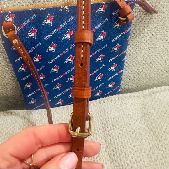 Dooney & Bourke Toronto Blue Jays Women's Double Zip Team Color Crossbody Purse - Picture 6 of 9